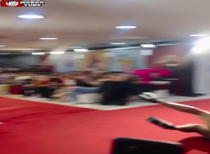 Video :A little mishap at a fashion presentation, oops